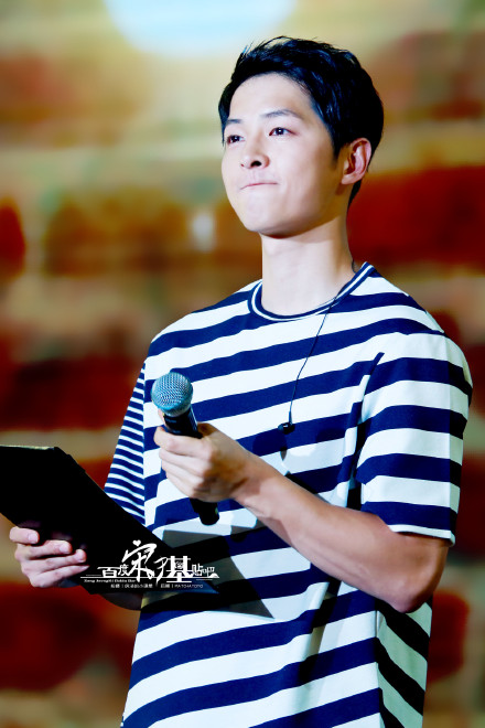 Song Joong Ki nghẹn ng&agrave;o x&uacute;c động đến rơi nước mắt - Ảnh 23.