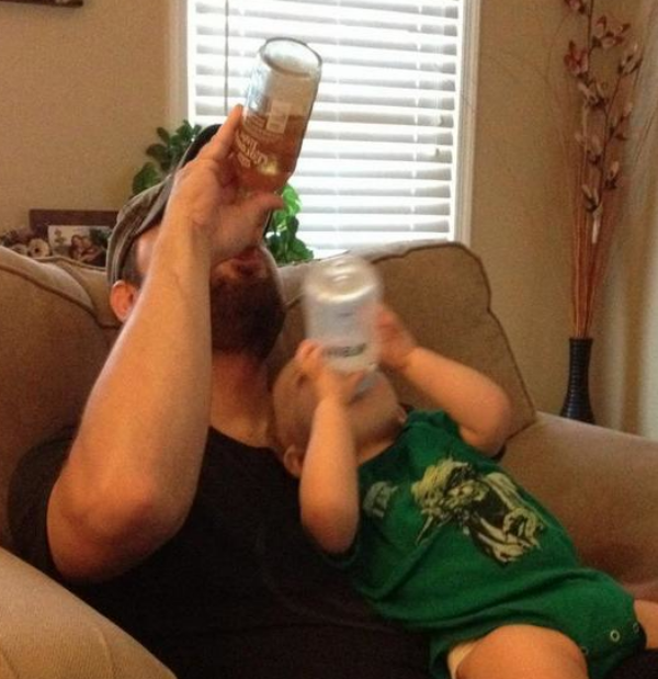 15 bức ảnh chứng minh định luật cha nào con nấy chưa bao giờ sai - Ảnh 14. 15 bức ảnh chứng minh định luật cha nào con nấy chưa bao giờ sai - Ảnh 14.