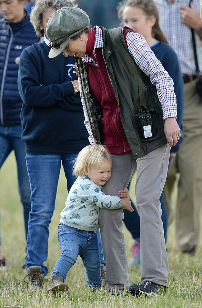 Mia Tindall - cô công chúa nhỏ đáng yêu của hoàng gia Anh - Ảnh 6.