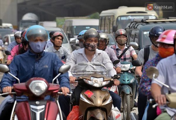 Hà Nội: 2 tiếng không đi nổi 5km, ùn tắc kinh hoàng trên đường vành đai 3 - Ảnh 4.