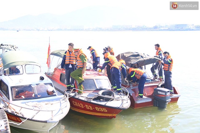 Hơn 300 cán bộ chiến sĩ và thợ lặn tìm kiếm 3 nạn nhân mất tích trên sông Hàn - Ảnh 8.