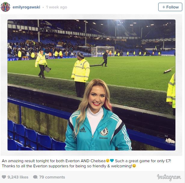 Fan nữ xinh đẹp của Chelsea lại gây bão ở derby Merseyside - Ảnh 2.