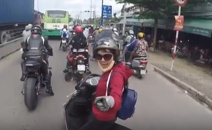 C&ocirc; g&aacute;i chặn đầu mắng biker: Chạy xe phải c&oacute; lương t&acirc;m v&agrave; c&oacute; n&atilde;o - Ảnh 2.