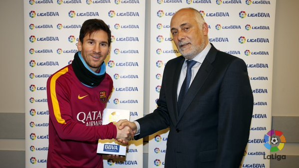 Tin... khó tin: Messi lần đầu nhận giải cầu thủ hay nhất tháng của La Liga - Ảnh 1.