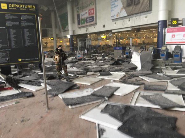 Tổ chức khủng bố IS đánh bom thủ đô Bỉ, ít nhất 34 người chết, 170 người bị thương - Ảnh 31.