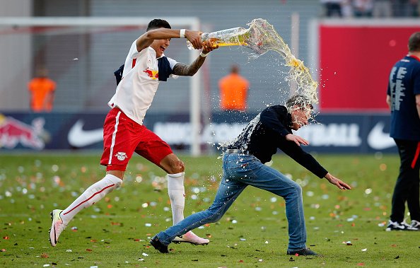 HLV RB Leipzig r&aacute;ch cơ đ&ugrave;i v&igrave; chạy trốn m&agrave;n dội bia của học tr&ograve;  - Ảnh 5.