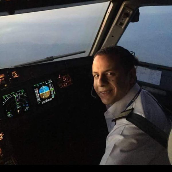 Chân dung một số nạn nhân có mặt trên chuyến bay mất tích của hãng hàng không Ai Cập - Ảnh 1.