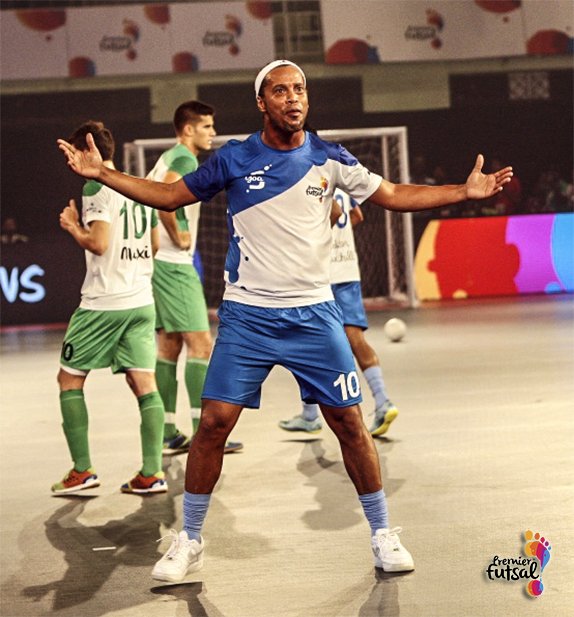 Ảo thuật gia Ronaldinho ghi 5 bàn tại giải Futsal Ấn Độ - Ảnh 2.