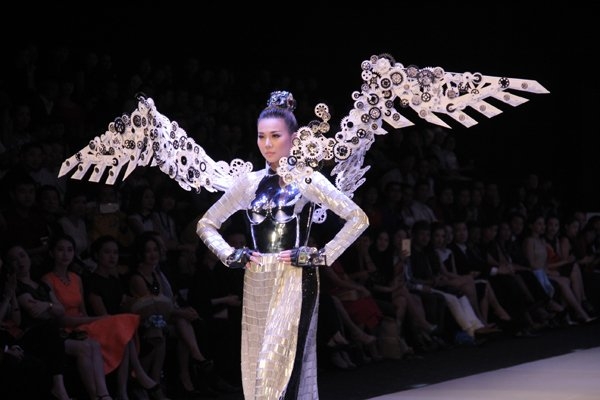 Tuần lễ thời trang quốc tế Việt Nam: Bỏ lỡ những điều này thì quả là phí! - Ảnh 1.
