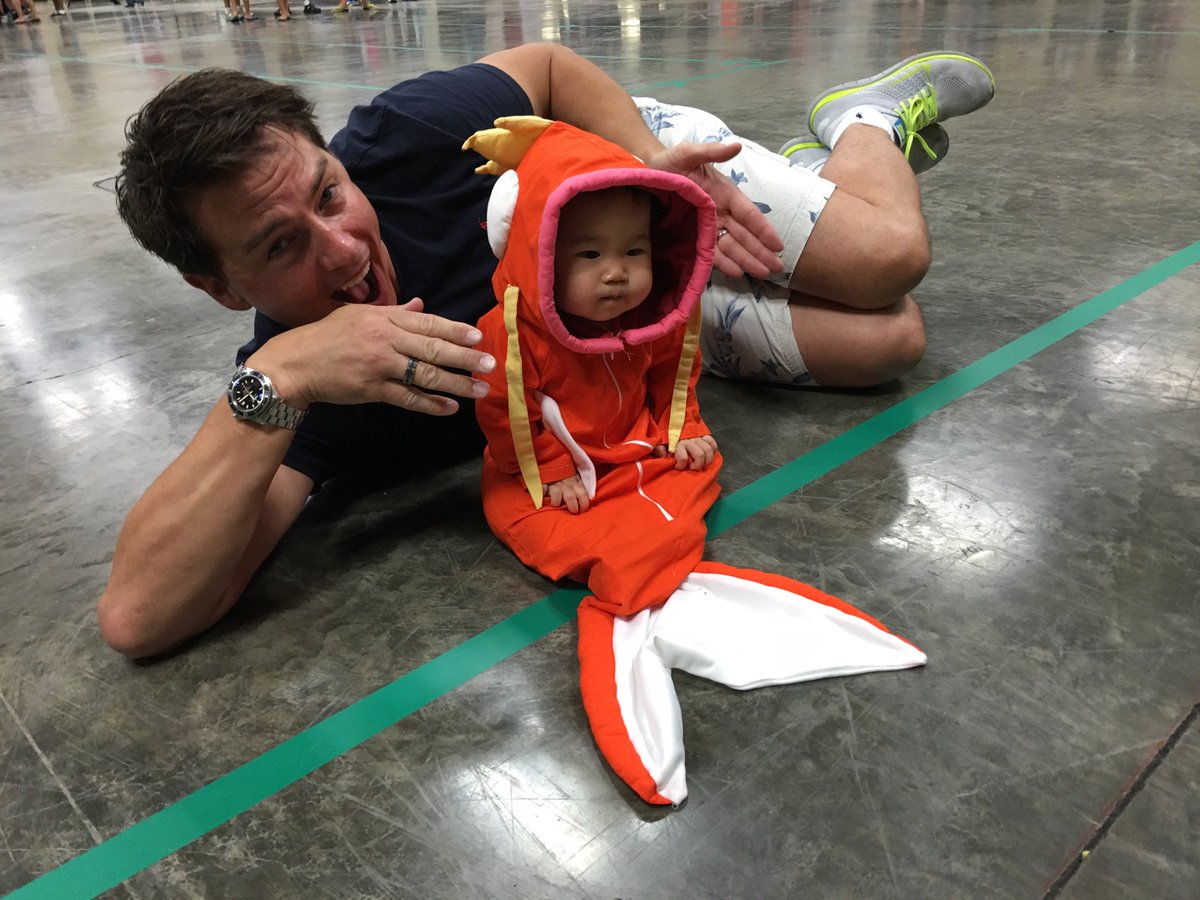 Forget No Face, because there's a baby with a super cute Magikarp cosplay!  - Photo 1.