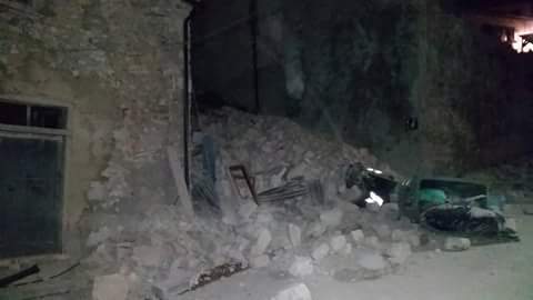 Italy: Động đất 6,2 độ Richter, gần như toàn bộ thị trấn bị phá hủy hoàn toàn - Ảnh 11.