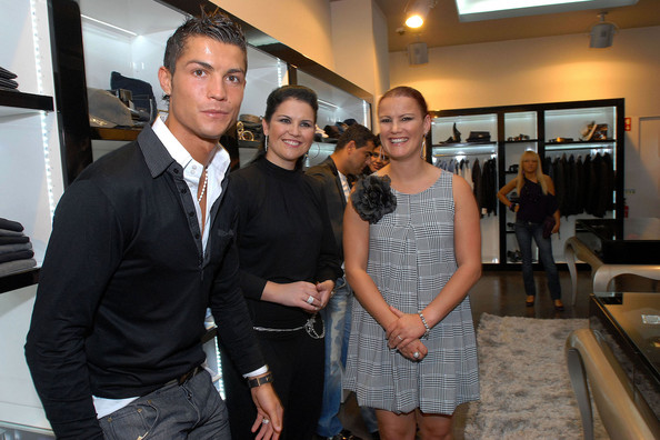 Có một Cristiano Ronaldo rất hiếu thảo với gia đình - Ảnh 3.