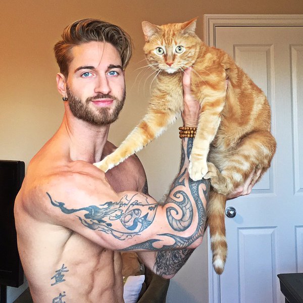 Trai đẹp này đã gây sốt Instagram vì tập thể dục cùng... mèo cưng! - Ảnh 12.