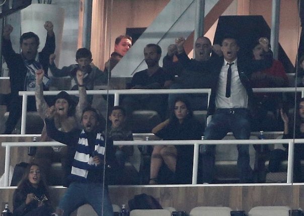 Không ăn mừng bàn thắng của Ramos, bạn gái Ronaldo bị fan Real Madrid ném đá - Ảnh 1.
