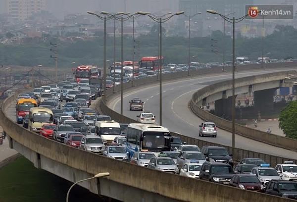 Hà Nội: 2 tiếng không đi nổi 5km, ùn tắc kinh hoàng trên đường vành đai 3 - Ảnh 10.