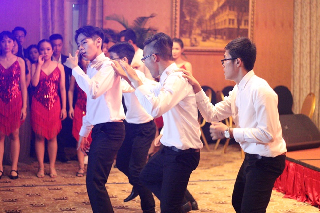 Teen THPT Lê Quý Đôn (TP.HCM) quẩy cực sung trong prom độc lập đầu tiên của trường - Ảnh 13.