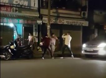 Can ngăn người đàn ông đánh người yêu của mình, anh hùng ngậm ngùi nhận về trái đắng - Ảnh 3.