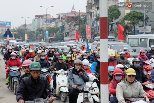 Người Hà Nội - Sài Gòn hối hả về quê nghỉ Tết sau buổi làm việc cuối cùng của năm - Ảnh 7.