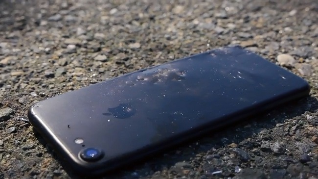 Rảnh rỗi sinh nông nổi, thanh niên đem iPhone 7 nghịch với thuốc nổ và cái kết đắng lòng - Ảnh 6.