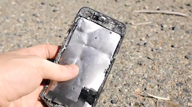 Rảnh rỗi sinh nông nổi, thanh niên đem iPhone 7 nghịch với thuốc nổ và cái kết đắng lòng - Ảnh 9.