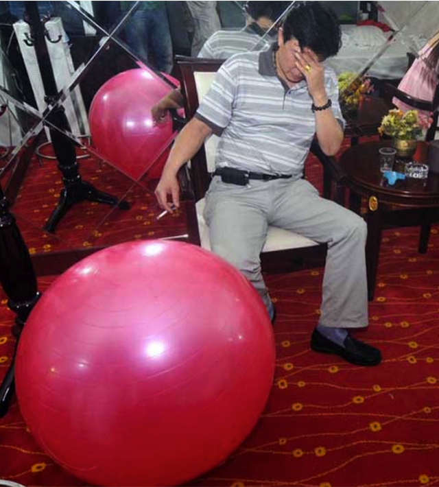 Kh&ocirc;ng muốn bị cảnh s&aacute;t t&oacute;m khi đi du lịch Trung Quốc th&igrave; đừng l&agrave;m những điều n&agrave;y - Ảnh 5.