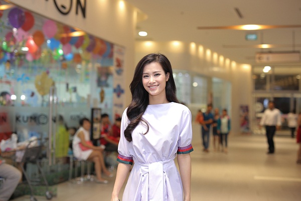 Đ&ocirc;ng Nhi s&aacute;nh đ&ocirc;i c&ugrave;ng &ldquo;người y&ecirc;u&rdquo; của Minh Hằng tại tuần lễ phim Việt - Ảnh 2.