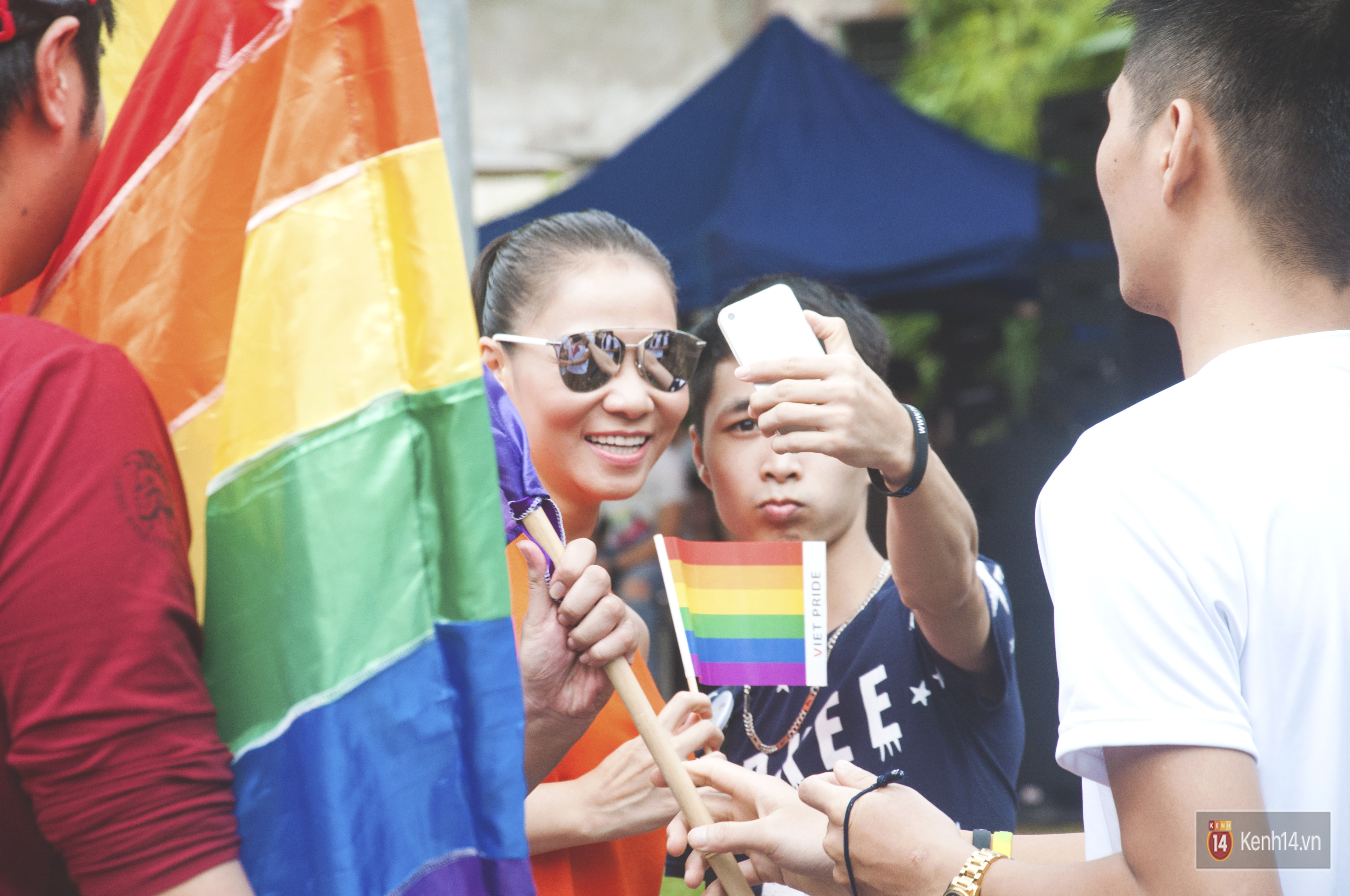 Cộng đồng Lgbt Hà Nội Tưng Bừng đạp Xe Diễu Hành đón Ngày Hội Viet Pride 