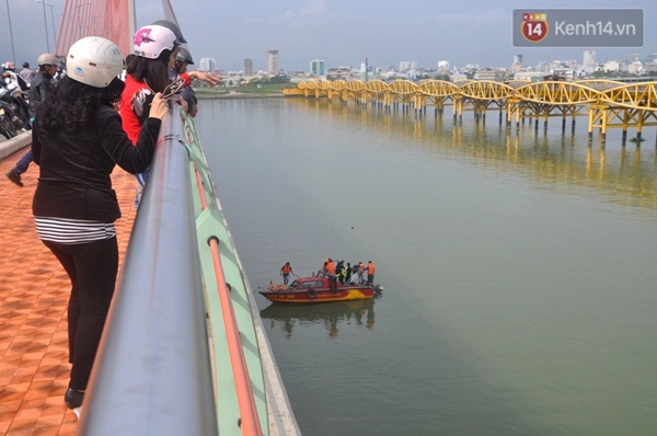 Đà Nẵng: Hàng chục cảnh sát lặn tìm hung khí gây án vụ bắn chết người Trung Quốc - Ảnh 3.