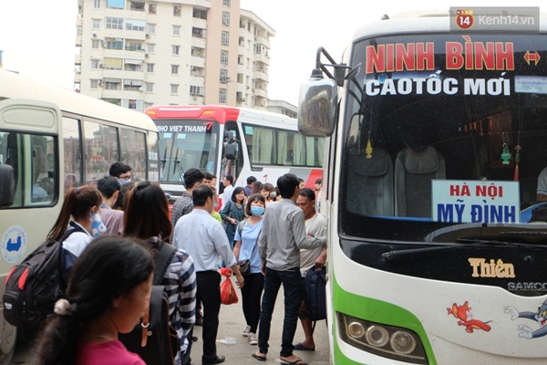 Người dân trở lại Hà Nội, Sài Gòn sau kỳ nghỉ lễ kéo dài 3 ngày - Ảnh 5.