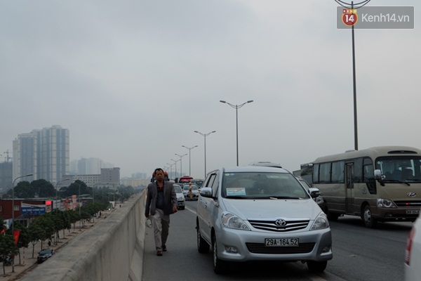 Hà Nội: Tai nạn giao thông nghiêm trọng, hàng nghìn ô tô chôn chân trên đường cao tốc trên cao - Ảnh 5.
