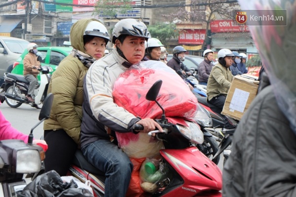Người Hà Nội - Sài Gòn hối hả về quê nghỉ Tết sau buổi làm việc cuối cùng của năm - Ảnh 11.