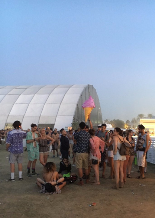 Coachella: Sự thật không như mơ đằng sau lễ hội tập trung những cô nàng hot nhất nước Mỹ - Ảnh 22.