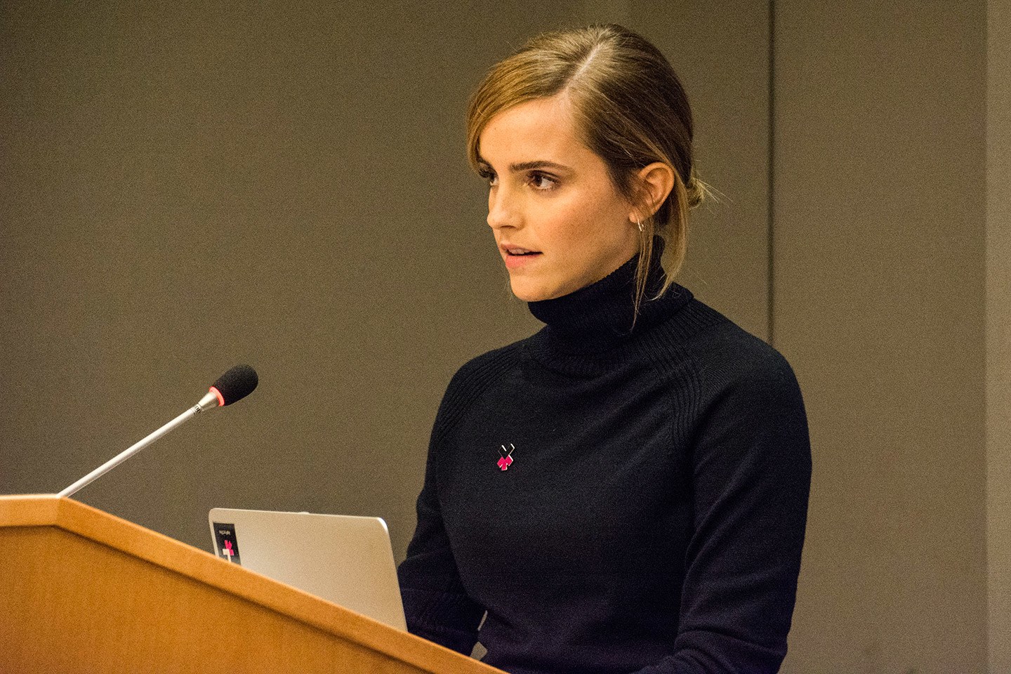 Không chỉ xinh đẹp, tài năng, Emma Watson còn là nguồn cảm hứng cho nhiều phụ nữ khác trên thế giới