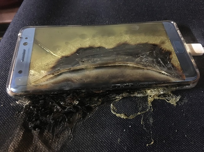 Chuyện thật như đùa: Galaxy Note7 đã bị khai tử nhưng vẫn được bày bán ở Hong Kong - Ảnh 1.