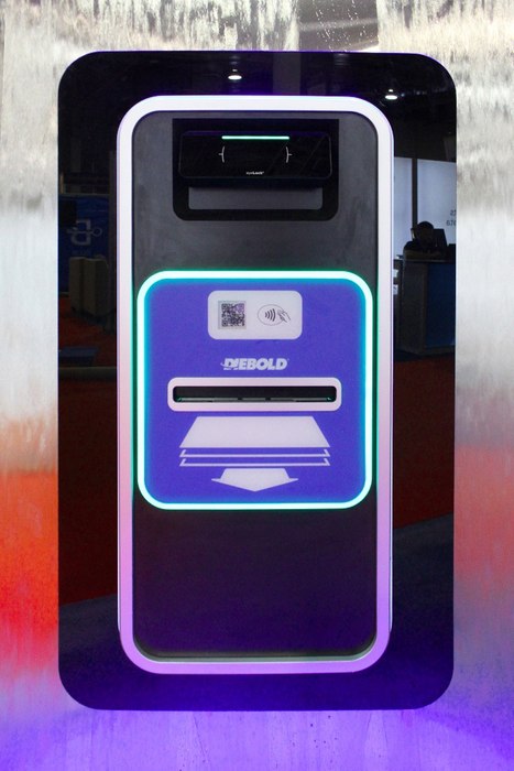 Irving - ATM thông minh tự nhả tiền khi người dùng ghé mắt - Ảnh 2.