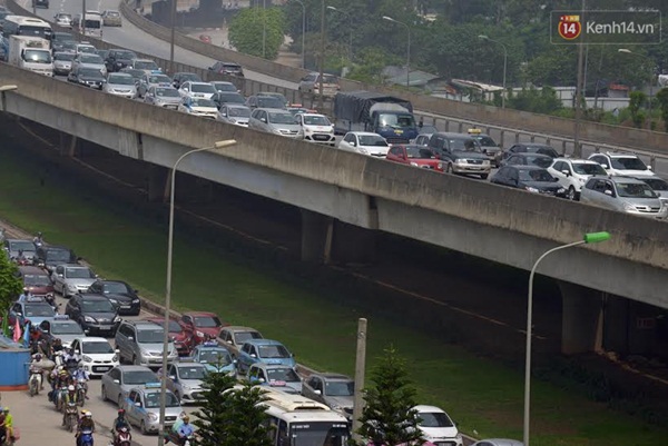 Hà Nội: 2 tiếng không đi nổi 5km, ùn tắc kinh hoàng trên đường vành đai 3 - Ảnh 11.