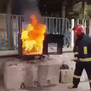 16 khoảnh khắc đ&aacute;ng nhớ nhất của những người l&iacute;nh cứu hỏa - Ảnh 28.
