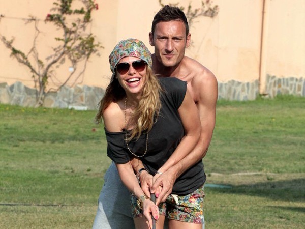 Cô vợ xinh đẹp giúp Totti thăng hoa ở tuổi 39 - Ảnh 4.