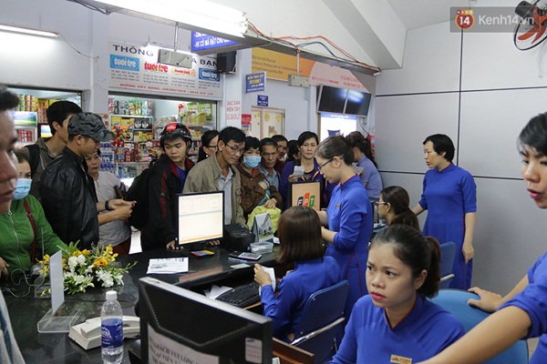 Vụ sập cầu Ghềnh: 300 hành khách ở ga Sài Gòn vật vờ chờ xe trung chuyển đến Biên Hòa - Ảnh 8.