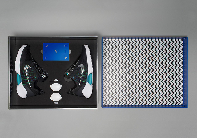Nóng: Những hình ảnh đập hộp đầu tiên của đôi giày tự thắt dây Nike HyperAdapt 1.0 - Ảnh 3.