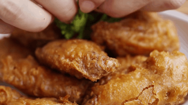 Bạn đ&atilde; bao giờ nghĩ g&agrave; chi&ecirc;n với mắm t&ocirc;m lại ngon thế n&agrave;y chưa? - Ảnh 8.