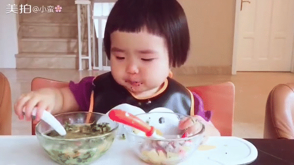 Chỉ cần ăn ngon l&agrave;nh hết b&aacute;t thức ăn, c&ocirc; b&eacute; đ&aacute;ng y&ecirc;u n&agrave;y cũng l&agrave;m dậy s&oacute;ng cộng đồng mạng - Ảnh 3.