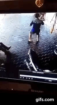 Th&ocirc;ng tin mới nhất về vụ người đ&agrave;n &ocirc;ng cứu sống hai em b&eacute; tho&aacute;t chết trong gang tấc - Ảnh 2.
