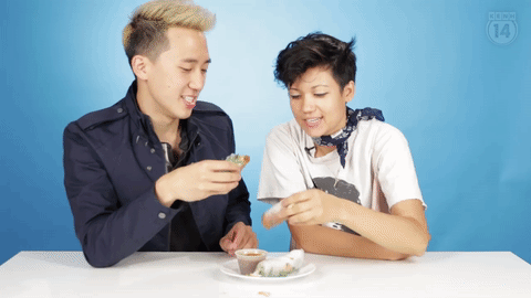 Người Mỹ phản ứng thế n&agrave;o khi lần lượt thử c&aacute;c m&oacute;n ăn đường phố Việt Nam? - Ảnh 2.