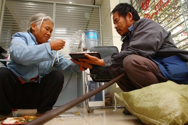 8 câu chuyện có thật về sự hy sinh của cha mẹ chắc chắn sẽ khiến bạn rơi nước mắt - Ảnh 10. 8 câu chuyện có thật về sự hy sinh của cha mẹ chắc chắn sẽ khiến bạn rơi nước mắt - Ảnh 10.