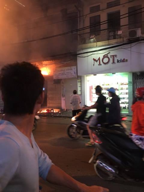 Vừa cháy lớn ở Hàng Bông - Ảnh 3.
