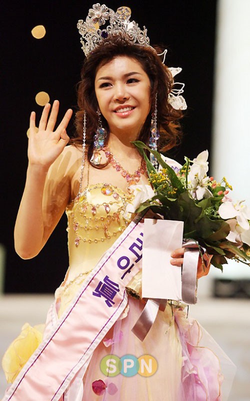 Những Hoa hậu từng khiến netizen dậy sóng vì nhan sắc xấu phát hờn - Ảnh 11.