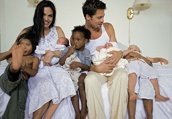 Angelina Jolie đã yêu mến Pax Thiên và trở thành người mẹ mới của cậu bé như thế nào? - Ảnh 13.
