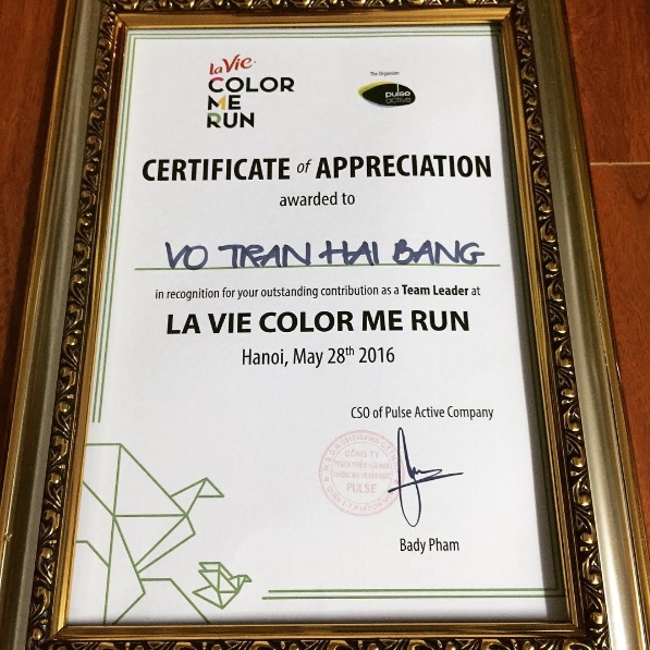 Có một đội quân áo đỏ trẻ-khỏe-trâu đằng sau mỗi Đường chạy Color Me Run - Ảnh 10.