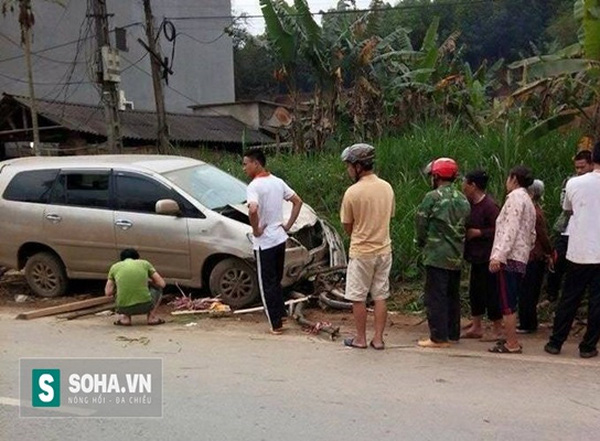&Ocirc; t&ocirc; cuốn xe m&aacute;y v&agrave;o gầm, 2 ch&aacute;u nhỏ tử vong tại chỗ - Ảnh 1.